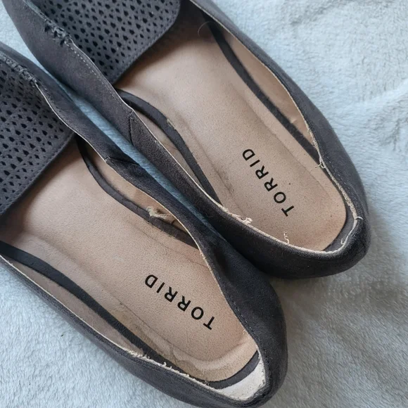 Torrid laser-cut faux suede pointed-toe loafers 10W - Picture 4 of 11